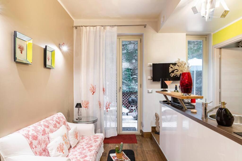 Lily's - Near Harbor And Downtown With Terrace - Italy Flat Vacation Apartment Genoa