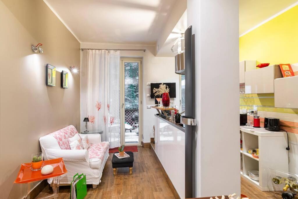 Lily's - Near Harbor And Downtown With Terrace - Italy Flat Vacation Apartment Genoa