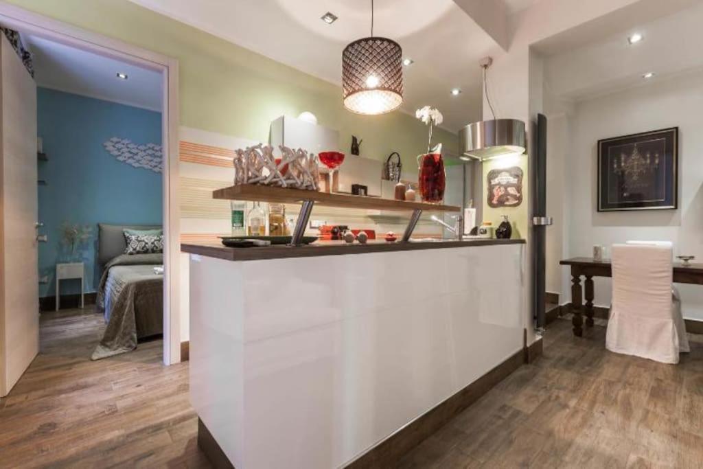 Apartment Lily's - Near Harbor And Downtown With Terrace - Italy Flat Vacation Genoa