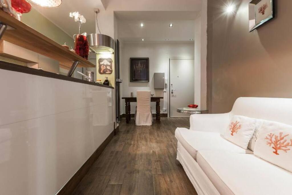 Apartment Lily's - Near Harbor And Downtown With Terrace - Italy Flat Vacation *