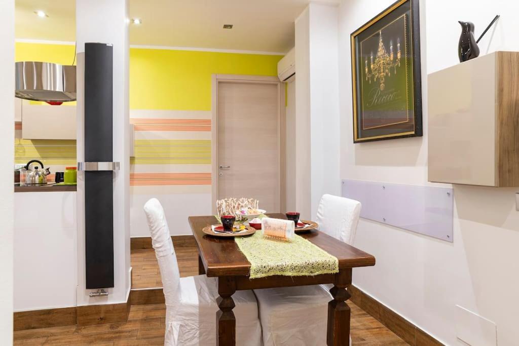 Lily's - Near Harbor And Downtown With Terrace - Italy Flat Vacation Apartment Genoa