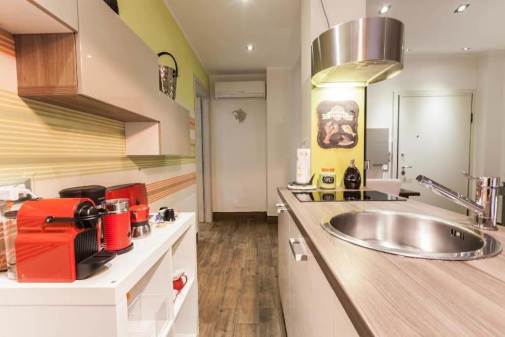 Lily's - Near Harbor And Downtown With Terrace - Italy Flat Vacation Apartment *